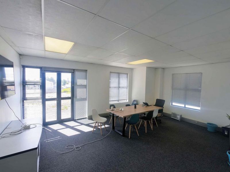 220sqm First-Floor Office To Let – The Estuaries, Century City - Photo 5