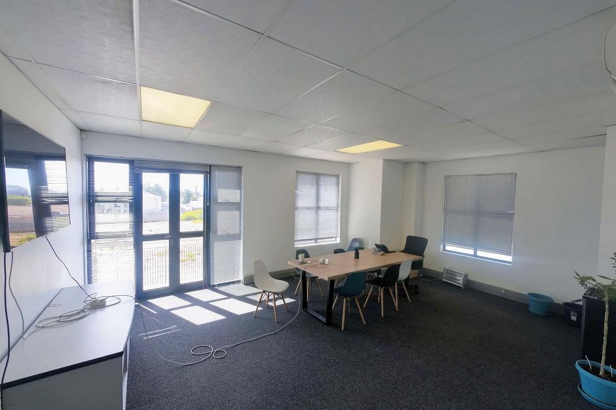 220sqm First-Floor Office To Let – The Estuaries, Century City - Photo 5