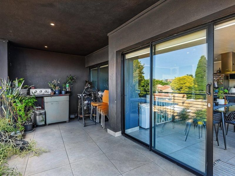 Elevated Living: An Eco-Chic Luxury Penthouse - Photo 5