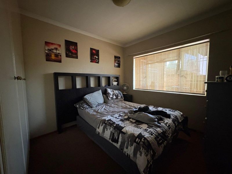 Charming and Secure Three-Bedroom House with Flatlet - Photo 8