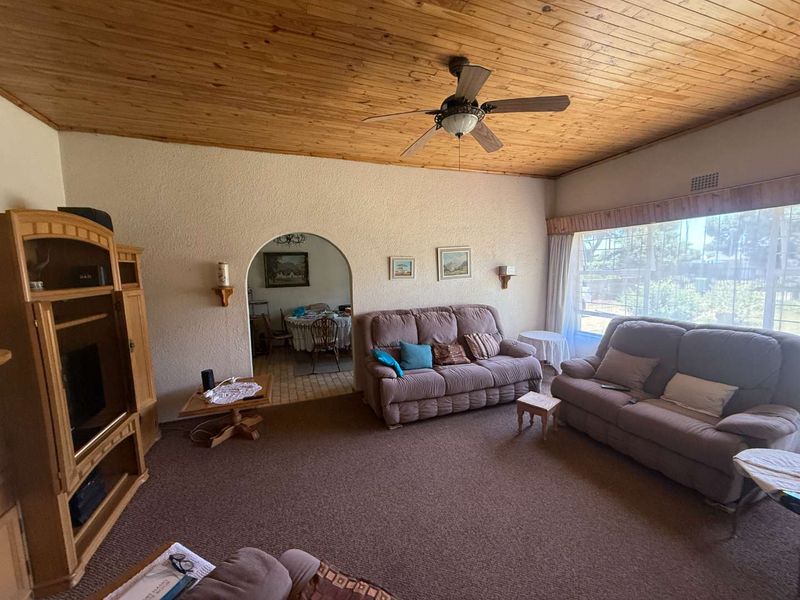 Family Home for Sale – Space, Comfort & Convenience! - Photo 4