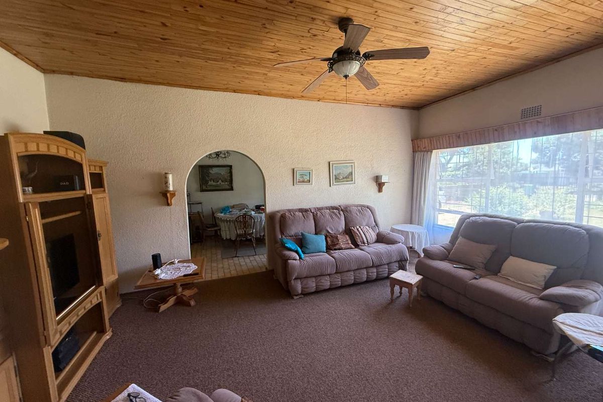 Family Home for Sale – Space, Comfort & Convenience! - Photo 4