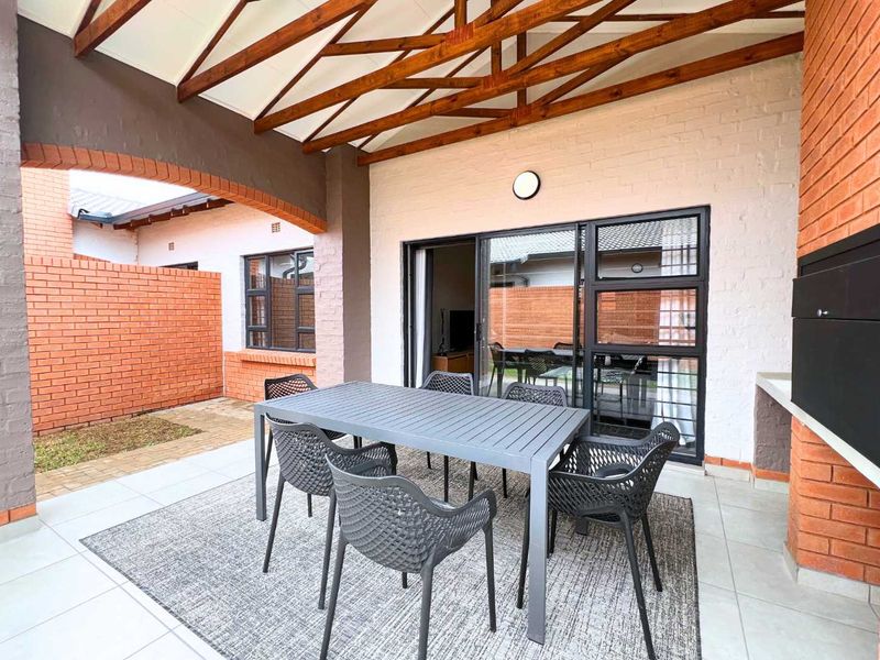 Exceptional living meets modern convenience in the heart of Rietvalleirand. - Photo 3