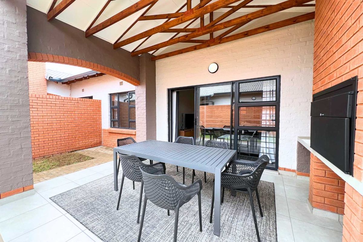 Exceptional living meets modern convenience in the heart of Rietvalleirand. - Photo 3