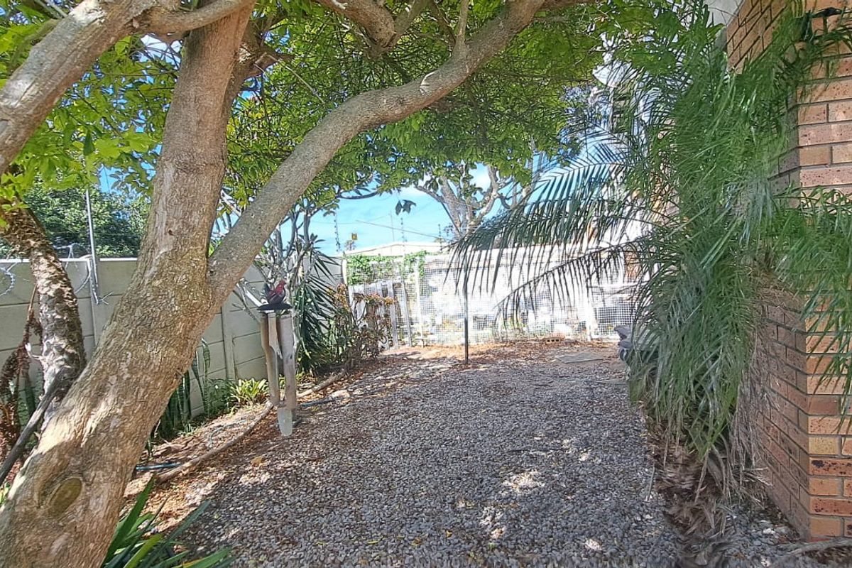 Charming Facebrick Full Title Townhouse in a Popular Complex - Photo 2