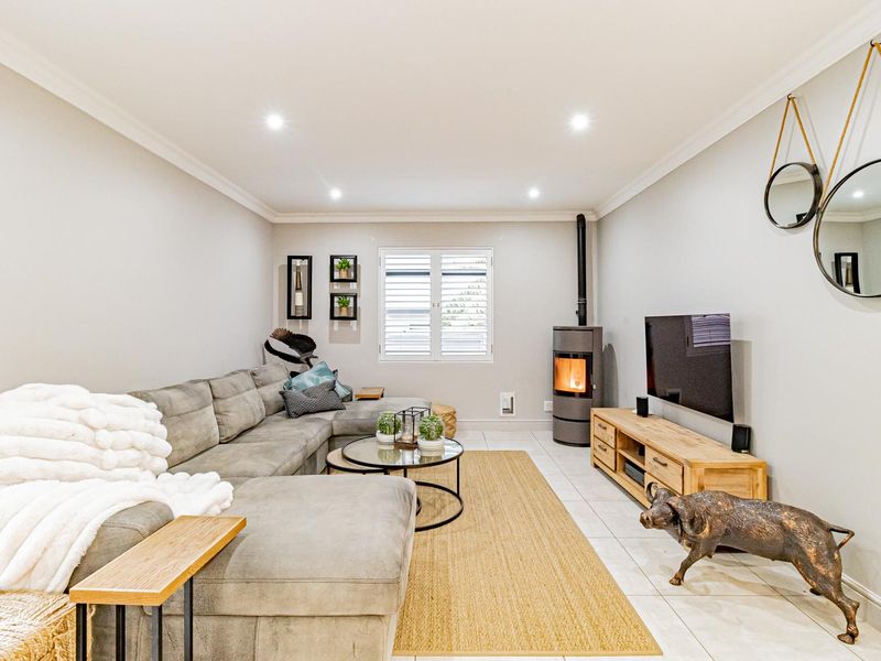 4 bedroom House for Sale in Broadacres - Photo 9