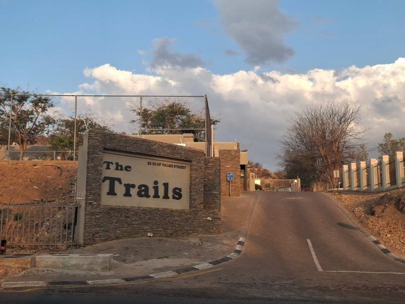 SUPER SOLE MANDATE – HOT PROPERTY IN KLEIN WINDHOEK! - Photo 2