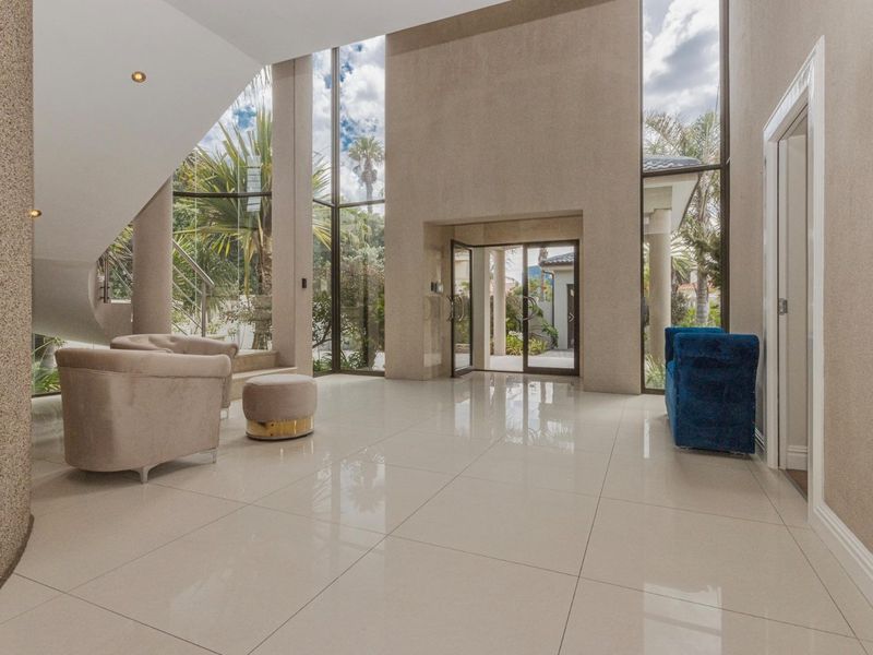 An Opulent Home Close to the Beach - Photo 2