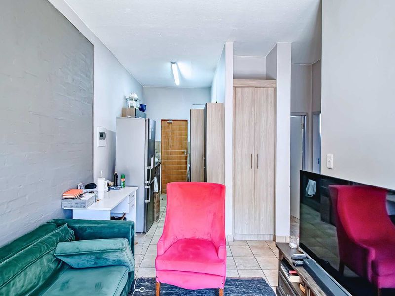 Modern 2 bedroom starter apartment in Rooihuiskraal north - Photo 8