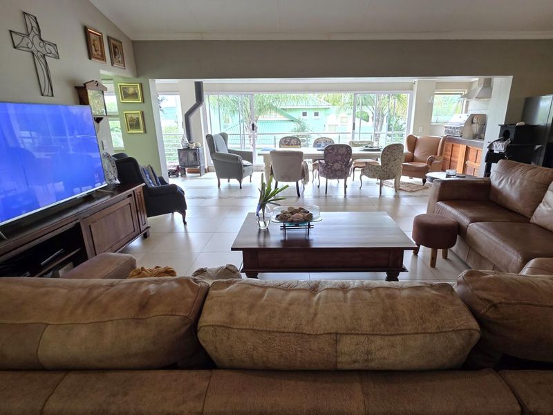 3 Bedroom 4 Bathroom Family Home in Caribbean Beach Club - Photo 6