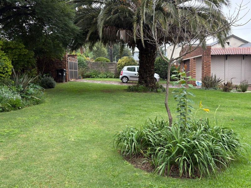 Quaint spacious 1 bedroom cottage - Photo 2