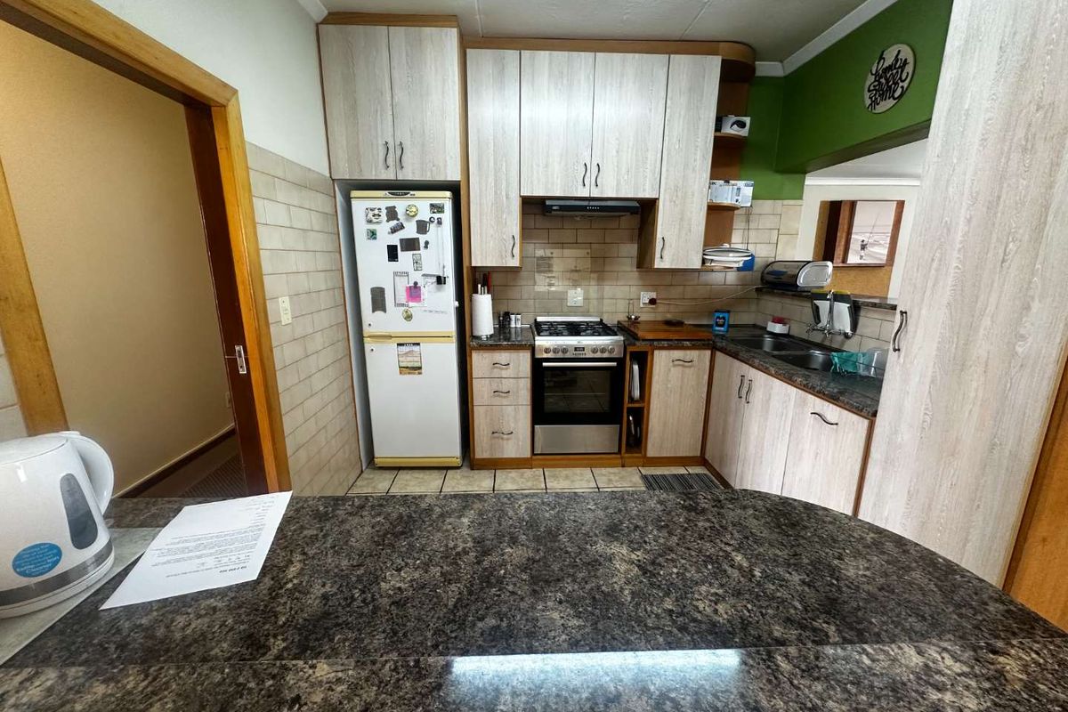 Large Family Home Walvis Bay - Photo 3