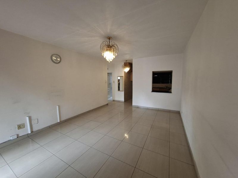2 Bedroom Groundfloor Gem with Carport - Photo 4