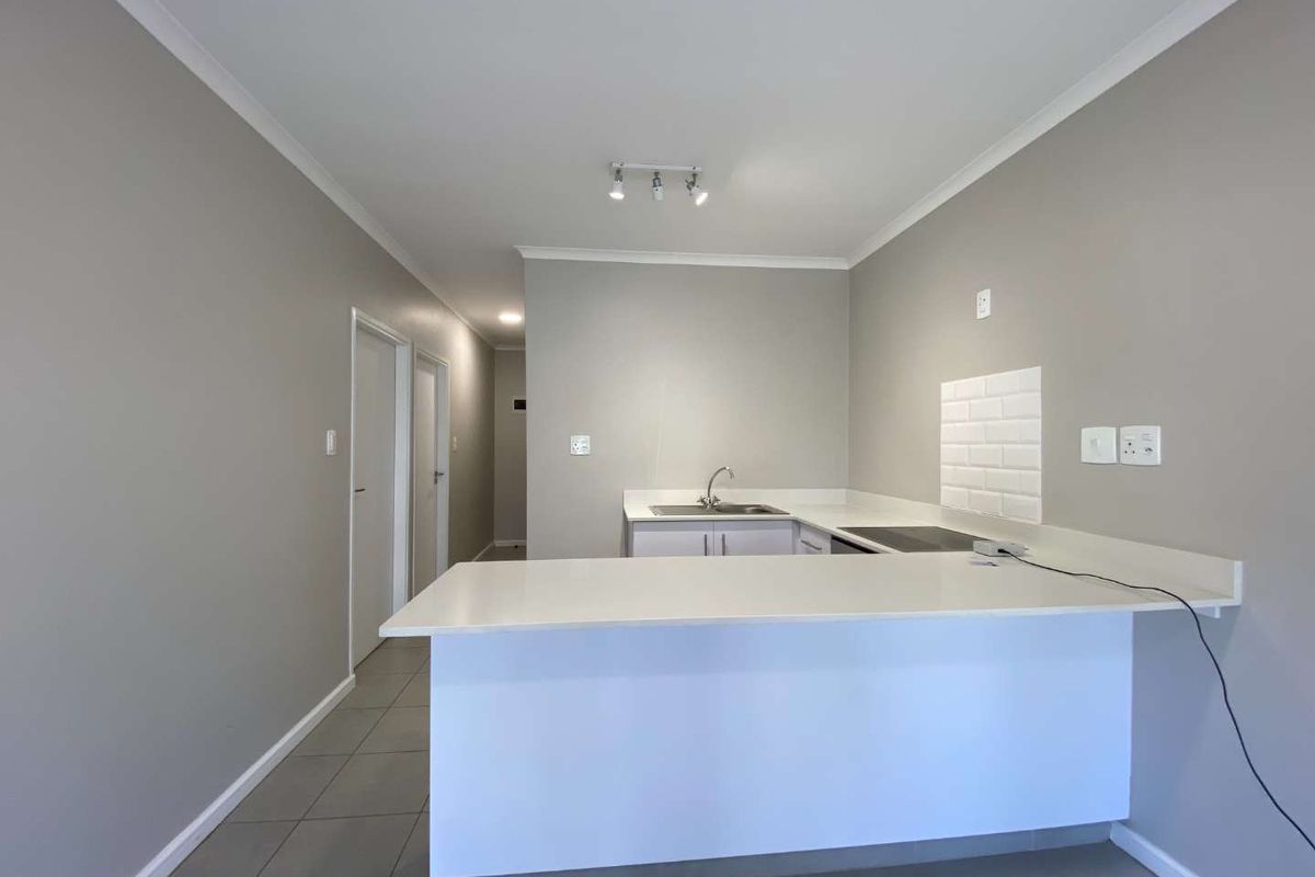 Stylish First-Floor 2-Bed, 2-Bath Apartment in Waterfall - Photo 5