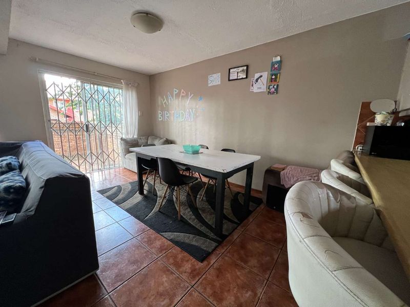 SPACIOUS PROPERTY WITH LARGE GARDEN - THE OPPORTUNITY TO CREATE YOUR OWN DREAM! - Photo 2