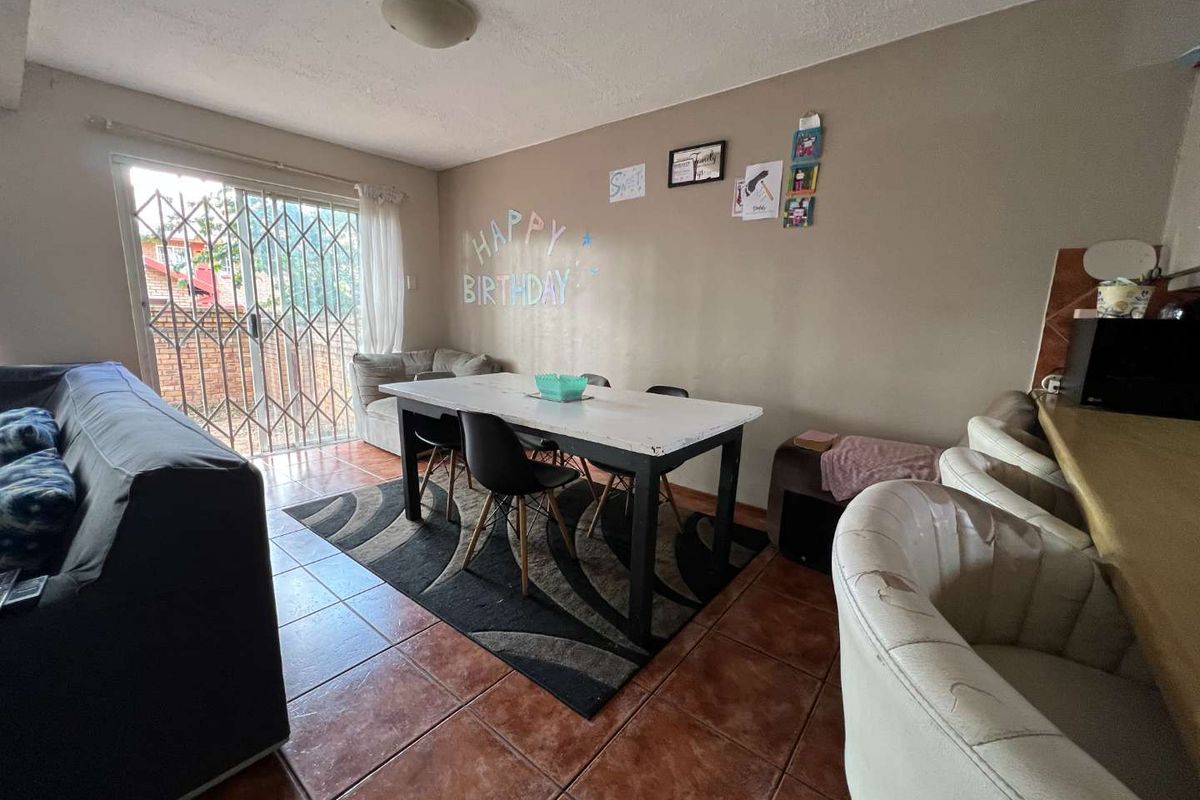 SPACIOUS PROPERTY WITH LARGE GARDEN - THE OPPORTUNITY TO CREATE YOUR OWN DREAM! - Photo 2