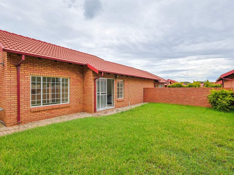 Charming 2BR Townhouse in Arabella Awaits You - Photo 2