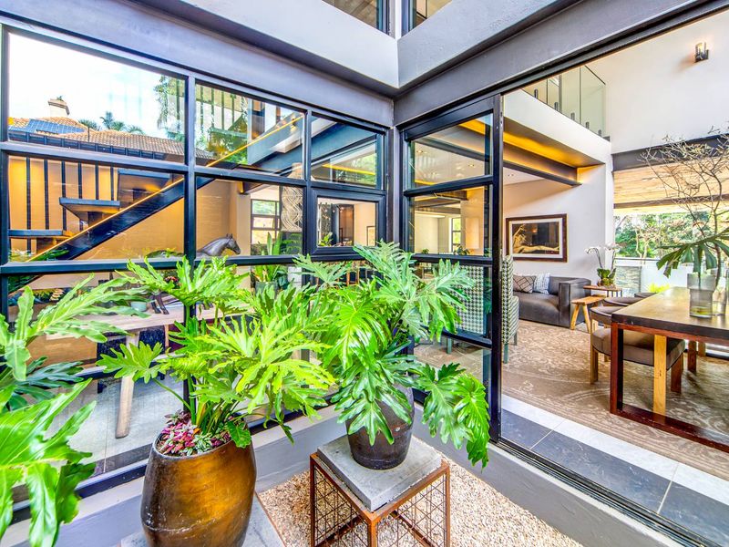 Modern Home In The Prestigious Waterkloof - Photo 8