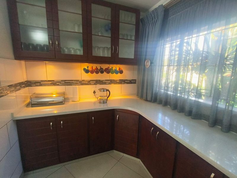 4 Bedroom house for sale with a 2bedroom flatlet - Photo 8