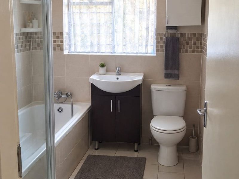 2 Bedroom townhouse in Edleen - Photo 9