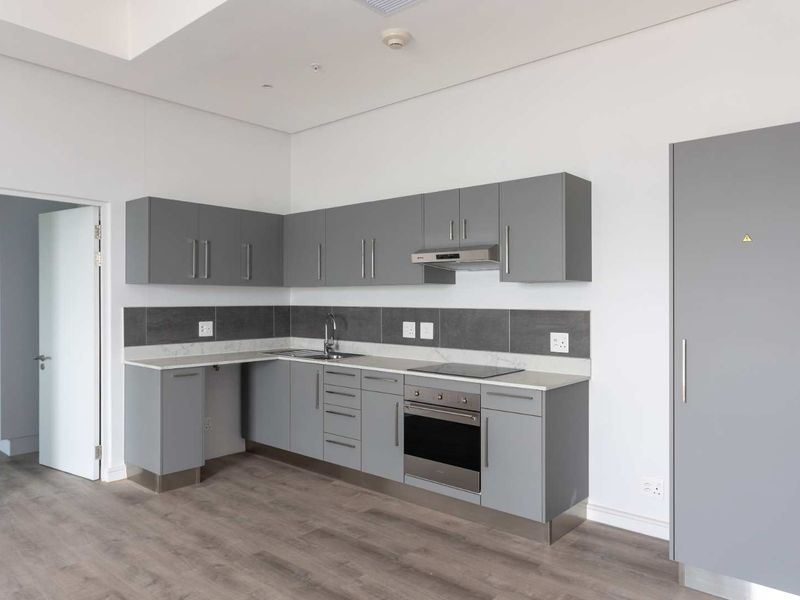 Modern Two-Bedroom Apartment with a Balcony overlooking the Ocean at Harbour Arch in Cape Town - Photo 2