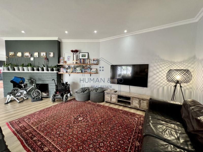 NEWLY RENOVATED FAMILY HOME IN MEERSIG - Photo 3