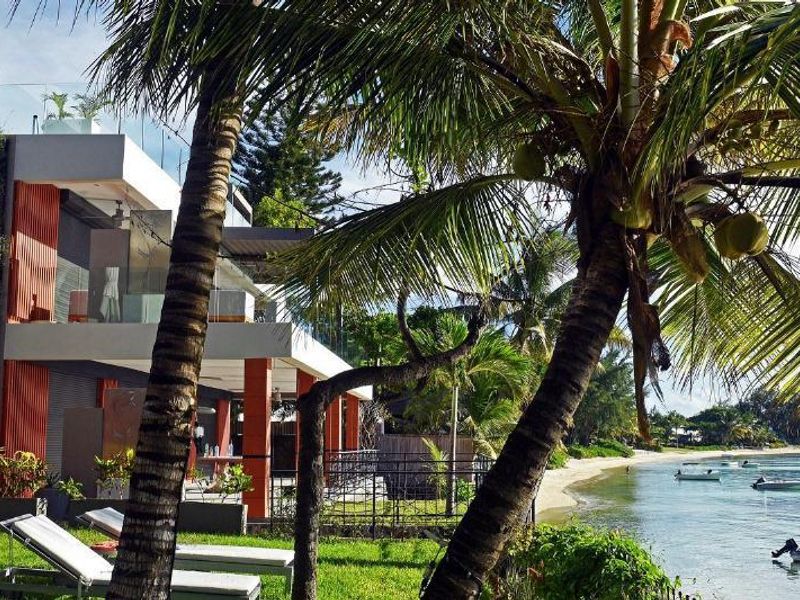 Azure Serenity: A Sanctuary Between Sea and Sky - Photo 9