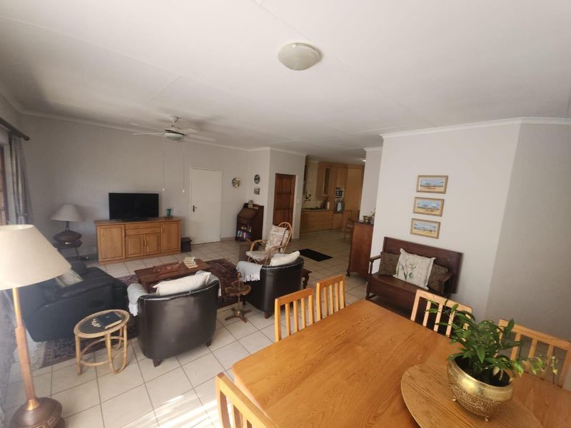 2 BEDROOM TOWNHOUSE FOR SALE IN A RETIREMENT VILLAGE ANNLIN PRETORIA - Photo 9