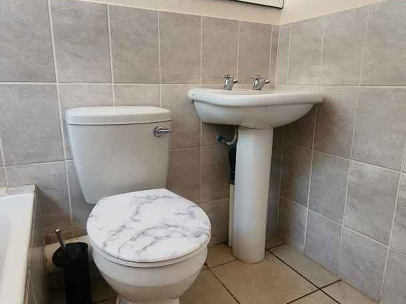 3 Bedroom Townhouse To Rent in Heatherview - Photo 9