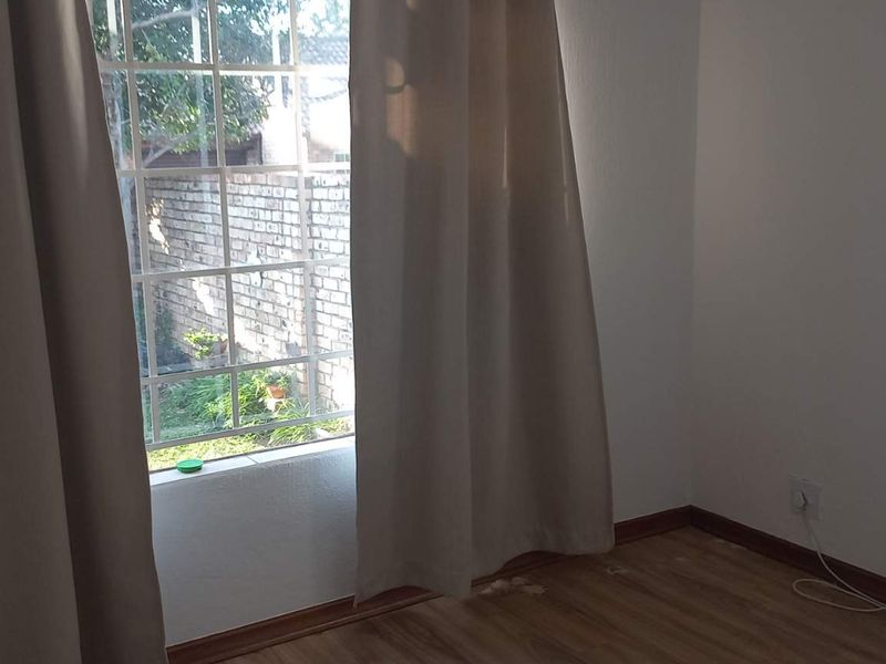 2 bedroom townhouse in sought after complex - Photo 6