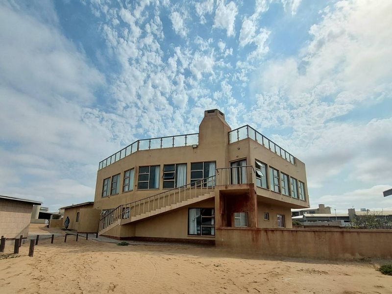 10 Bedroom Beachfront Home Fully Furnished - Photo 3