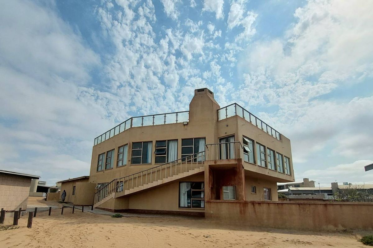 10 Bedroom Beachfront Home Fully Furnished - Photo 3