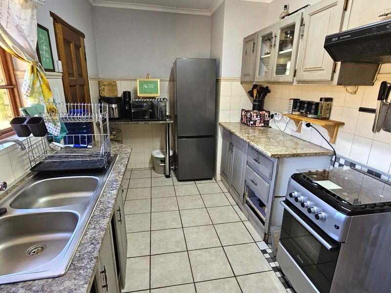 3 Bedroom Family Home in Montana Park - Photo 8