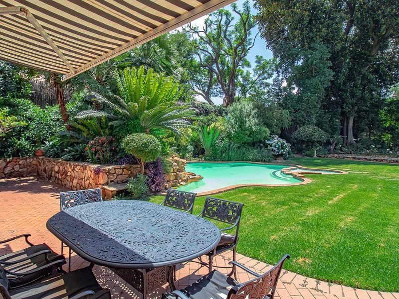 Stately Family Residence in Prime Melrose. - Photo 3