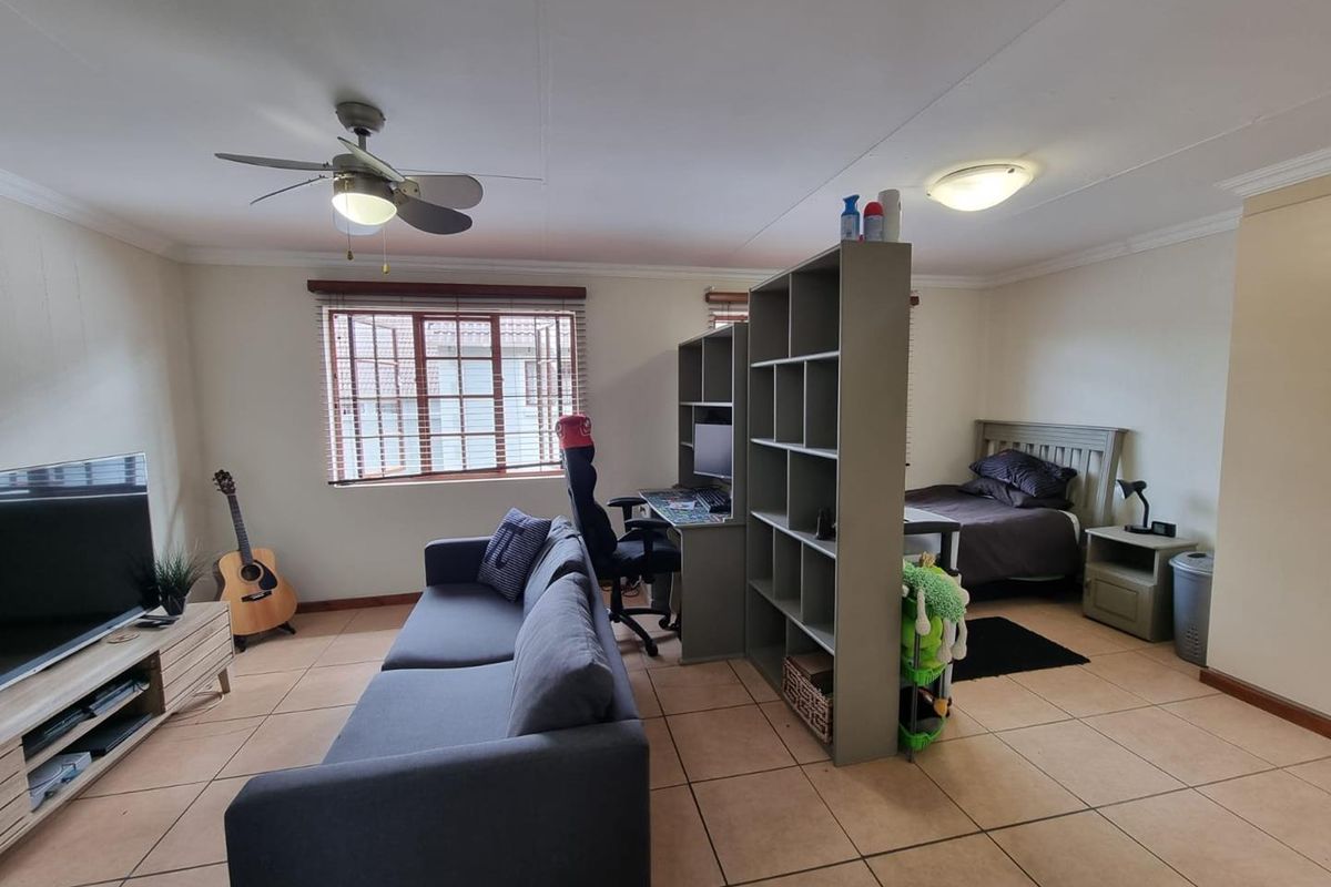 Bachelors Apartment in a prime location – Olympus - Photo 2