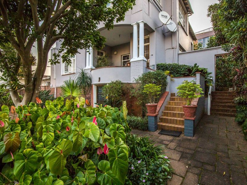 Modern Townhouse - Photo 5