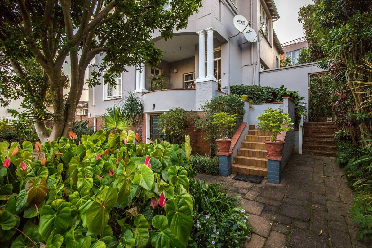 Modern Townhouse - Photo 5