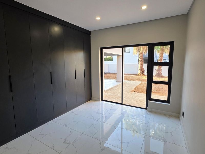 Pristine 4 Bedroom Family Home in Melodie Hartbeespoort - Photo 8