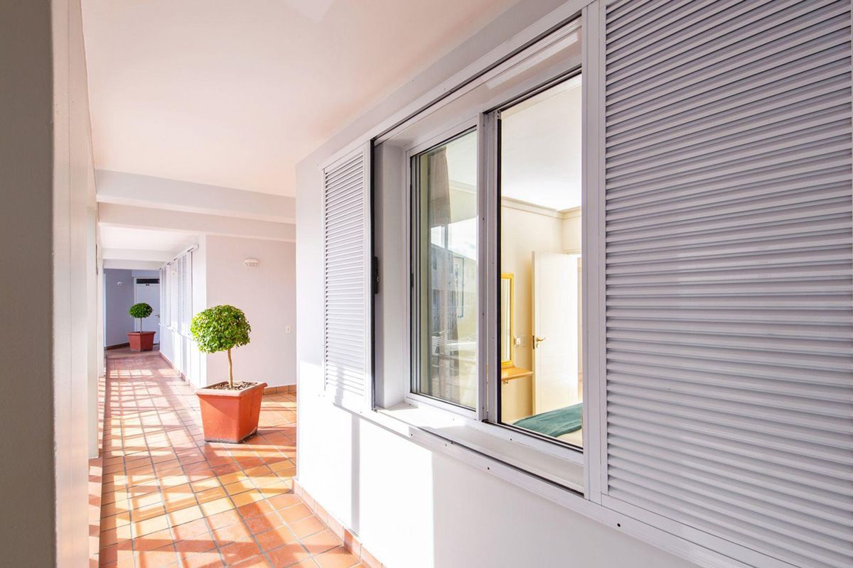 One Bedroom Apartment Situated on the Canals with 5KWatt back-up power - Photo 3