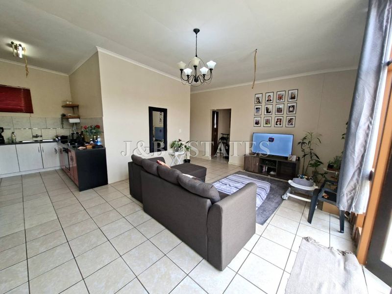 "Versatile Estate: Business or Residential, Your Choice!" - Photo 8