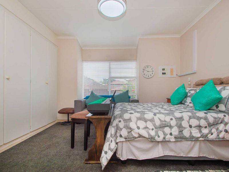 Immaculate Facebrick Wonder - Photo 9