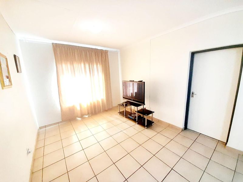 Well maintained ground floor Unit for first time home buyers - Photo 5