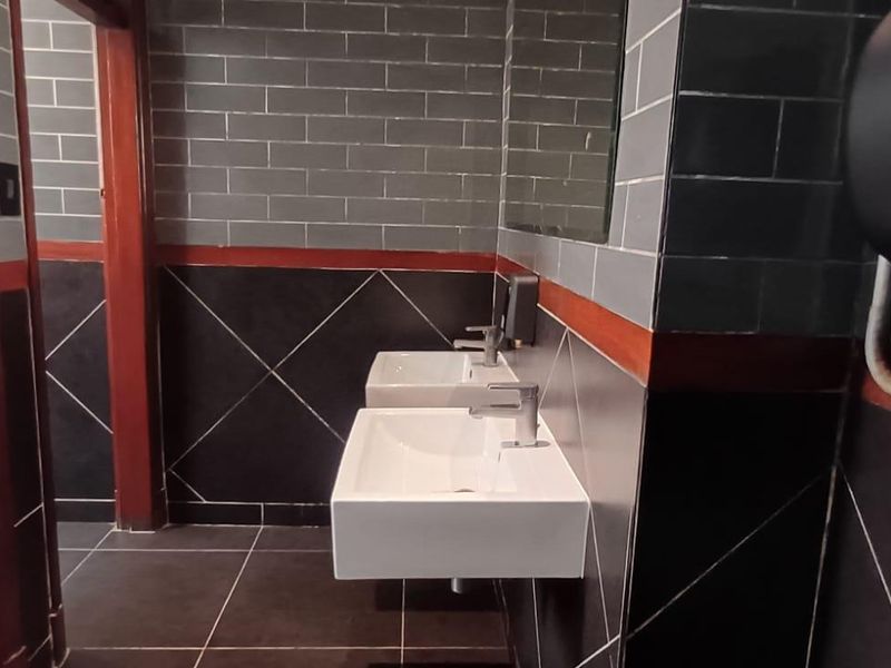 Prime location:  office to let - Photo 6