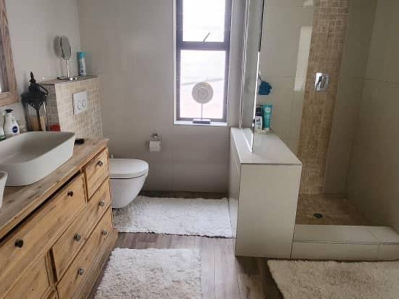 In a quiet street, with views on the mountains - Photo 5