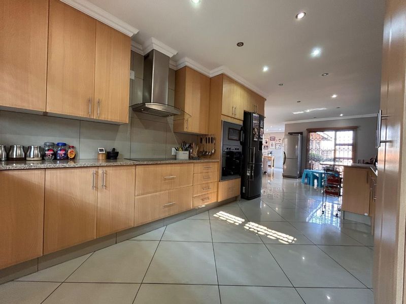 An Exceptional Residence in New Redruth - Photo 5