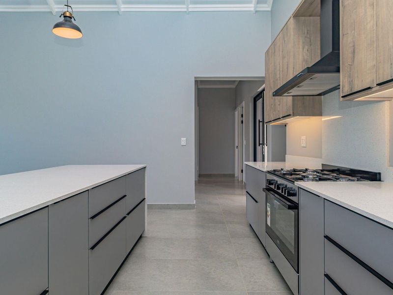 Brand-New 3-Bedroom Single-Storey Home | No Transfer Duty | Outeniquasbosch Wildlife Village - Photo 10