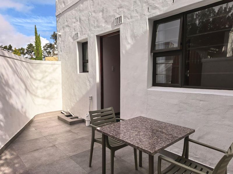 Charming Furnished 1-Bedroom Cottage Belle Constantia R14,500 pm - Photo 3