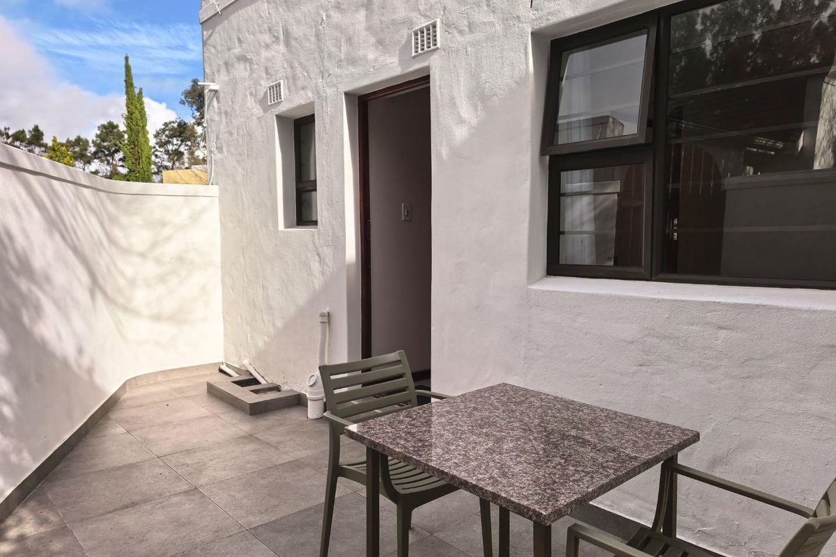Charming Furnished 1-Bedroom Cottage Belle Constantia R14,500 pm - Photo 3