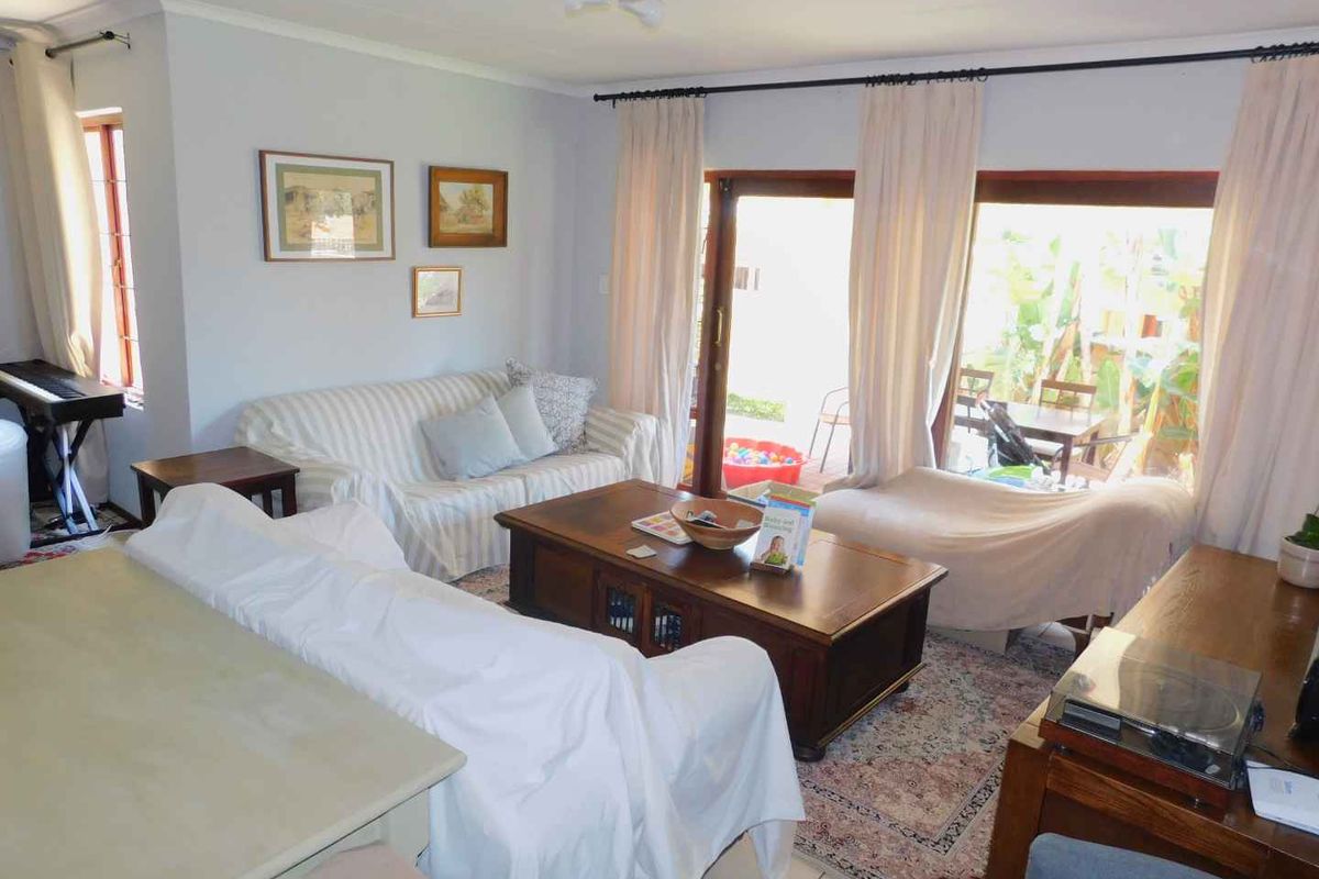 3 Bedroom freehold cluster for sale in Douglasdale - Photo 2