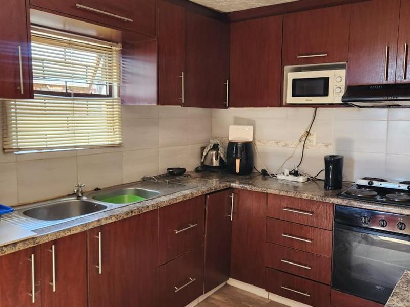 Charming Three-Bedroom Home for Sale in Nyanga, Cape Town - Photo 7